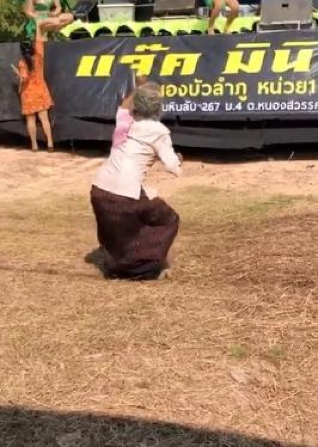 เปิดภาพ "คุณยายสายเเดนซ์" ทำเอาวัยรุ่นอยากโยกตาม