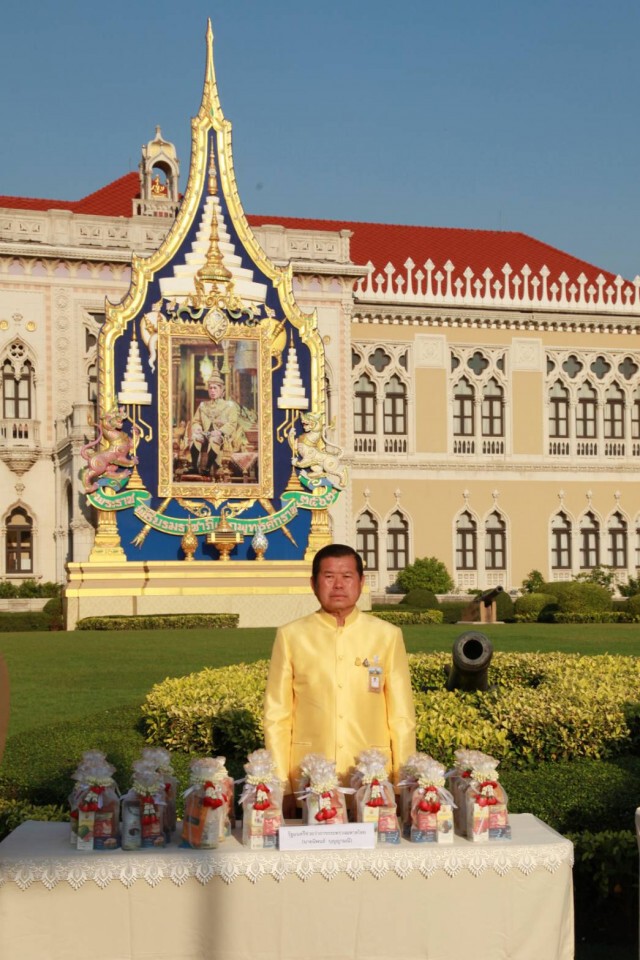 นิพนธ์ ร่วมทำบุญตักบาตรที่ทำเนียบรัฐบาล ก่อนประชุม ครม.นัดแรก ต้อนรับปี2563