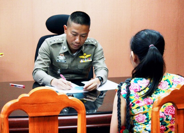 สาวเหยื่อโรคจิตหอบกางเกงในเข้าแจ้งความตำรวจ สภ.หัวหินหาตัวคนร้าย