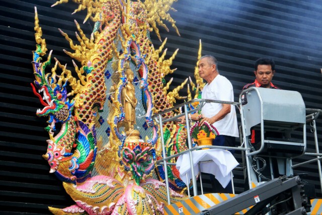 สวนนงนุชพัทยา อัญเชิญพระประจำวันเกิด ขึ้นประดิษฐาน "สวนลอยฟ้า" ให้นักท่องเที่ยวกราบไว้ขอพร