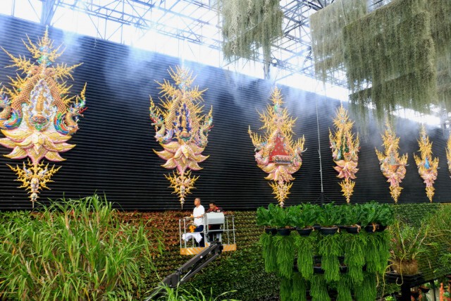 สวนนงนุชพัทยา อัญเชิญพระประจำวันเกิด ขึ้นประดิษฐาน "สวนลอยฟ้า" ให้นักท่องเที่ยวกราบไว้ขอพร