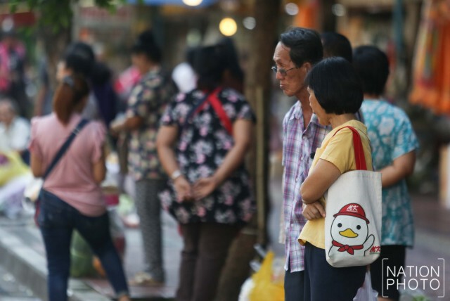 ประชาชนตื่นตัว ลดใช้ถุงพลาสติกแห่ใช้ถุงผ้ากันเพิ่มขึ้น
