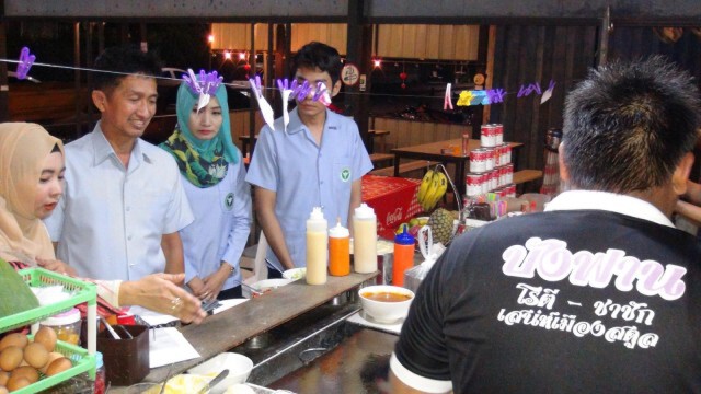 สสจ. สตูลลงทานโรตีสุก เชิญชวนวัยรุ่นหันดูแลสุภาพ ยันกินดิบเสี่ยงถึงชีวิต