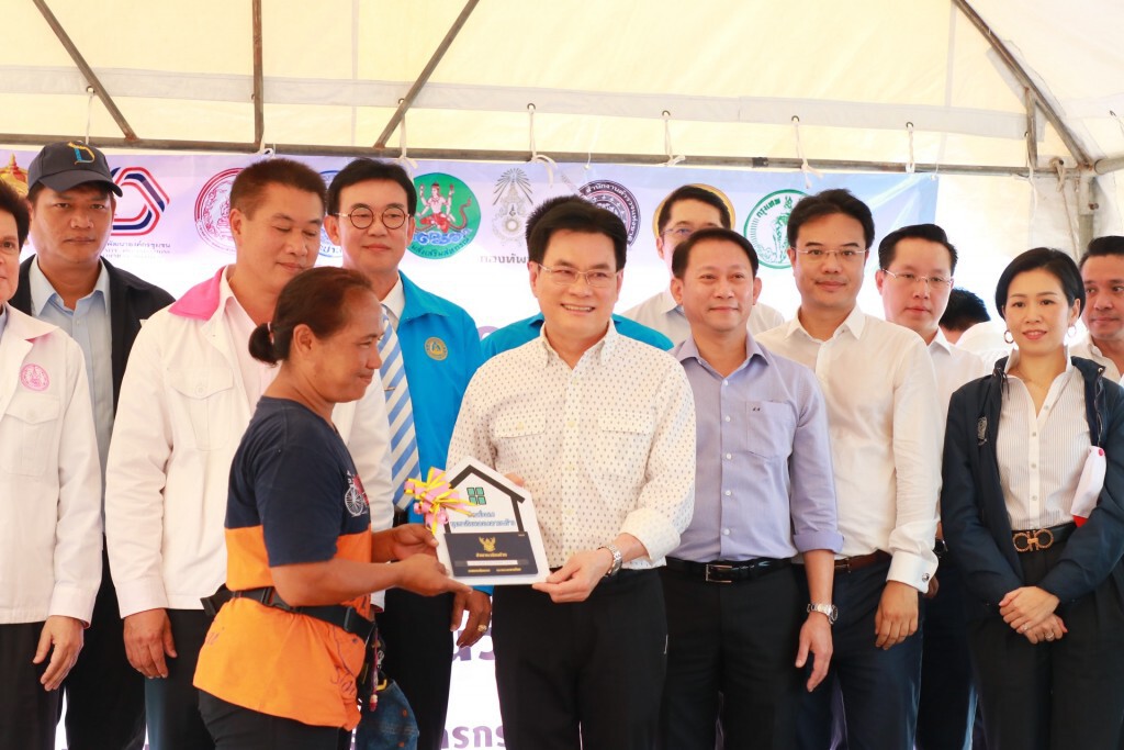 จุรินทร์ ตั้งเป้า 'บ้านมั่นคง' ทั่วประเทศ 1.2 ล้านหลังภายใน 10 ปี