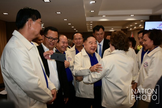 "บิ๊กป้อม" นั่งหัวโต๊ะประชุมส.ส.พลังประชารัฐ อ้าแขนรับเด็กเก่าอนาคตใหม่
