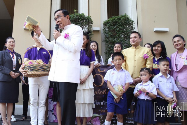 เด็กไทยส่ง "ส.ค.ส." อวยพร "นายกฯ" เปี่ยมอารมณ์ขัน