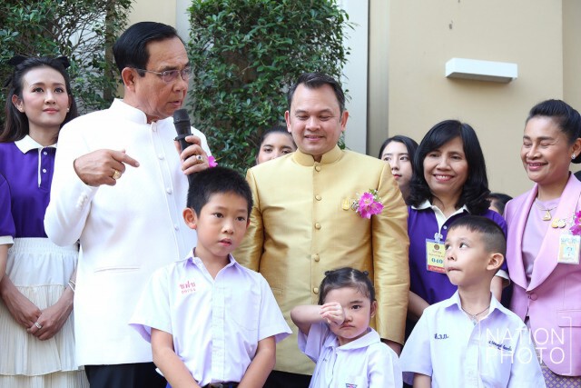 เด็กไทยส่ง "ส.ค.ส." อวยพร "นายกฯ" เปี่ยมอารมณ์ขัน