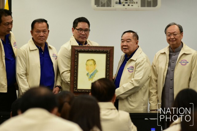 "บิ๊กป้อม" นั่งหัวโต๊ะประชุมส.ส.พลังประชารัฐ อ้าแขนรับเด็กเก่าอนาคตใหม่