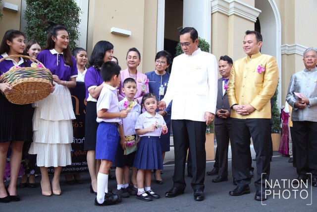 เด็กไทยส่ง "ส.ค.ส." อวยพร "นายกฯ" เปี่ยมอารมณ์ขัน