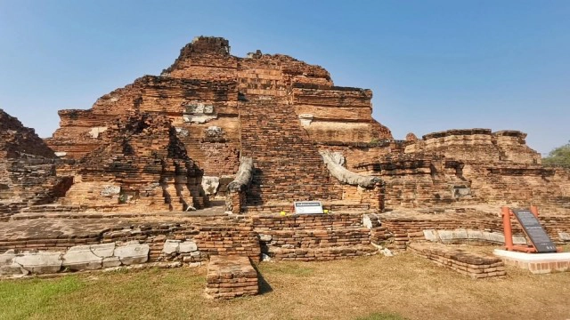 เพจดัง Red Skull-addict เผยคลิปวัยรุ่นเล่นฟรีรันนิ่งกลางโบราณสถาน