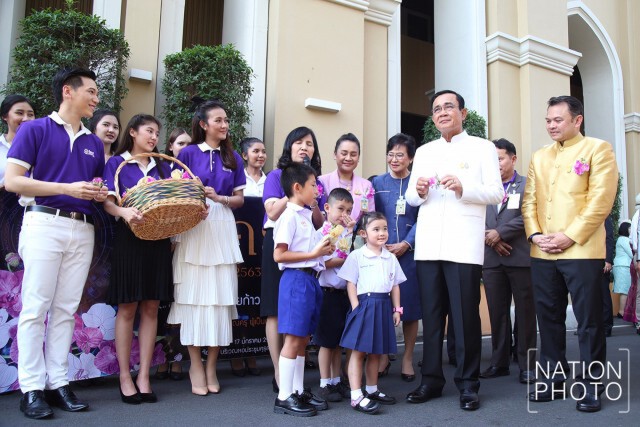 เด็กไทยส่ง "ส.ค.ส." อวยพร "นายกฯ" เปี่ยมอารมณ์ขัน