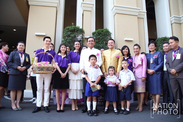 เด็กไทยส่ง "ส.ค.ส." อวยพร "นายกฯ" เปี่ยมอารมณ์ขัน
