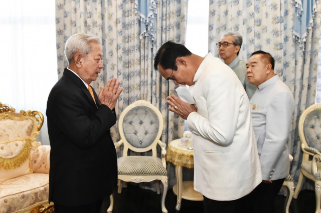 "มงคลกิตติ์" โผล่อวยพร "สุรยุทธ์" บอกรู้จักตั้งแต่ปี 2549