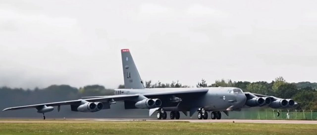 เครื่องบินทิ้งระเบิด B-52 ของสหรัฐ พร้อมถล่มอิหร่าน