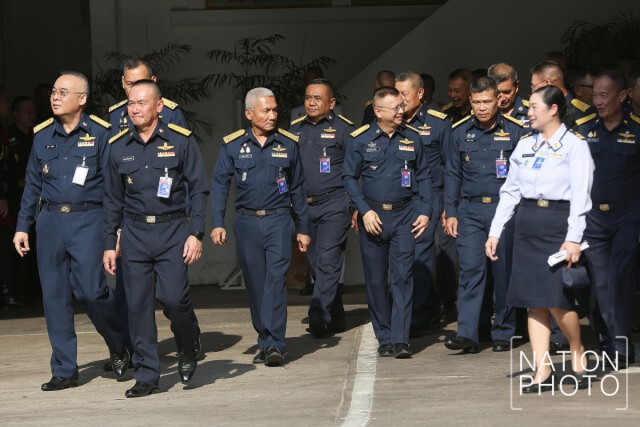 ประธานองคมนตรี ร่วมรดน้ำศพ บิดา "บิ๊กตู่"