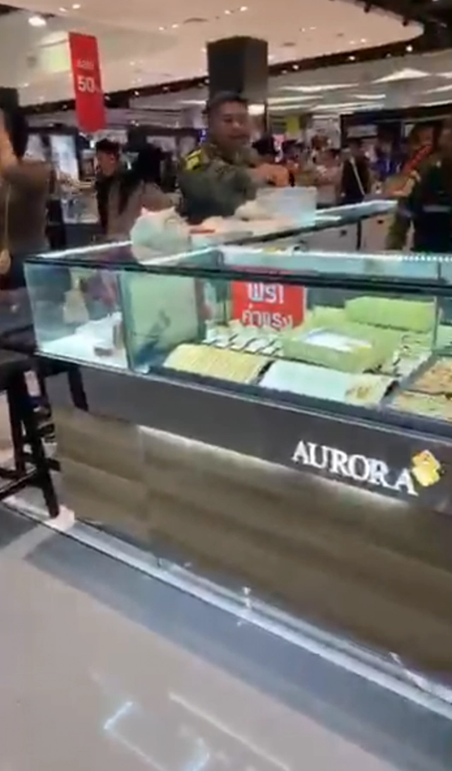 ด่วน!! เกิดเหตุยิงกันที่โรบินสันมีผู้บาดเจ็บ-เสียชีวิต