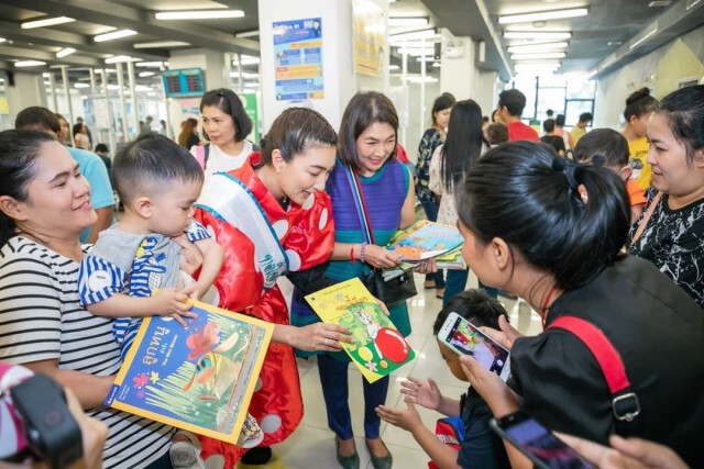 "แพนเค้ก" แปลงโฉมเป็นการ์ตูนดัง เซอร์ไพร์สเด็กๆในโรงพยาบาล