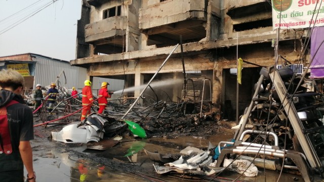 ไฟไหม้อาคารพาณิชย์เก็บอะไหล่รถยนต์มือสองเสียหายสองคูหา