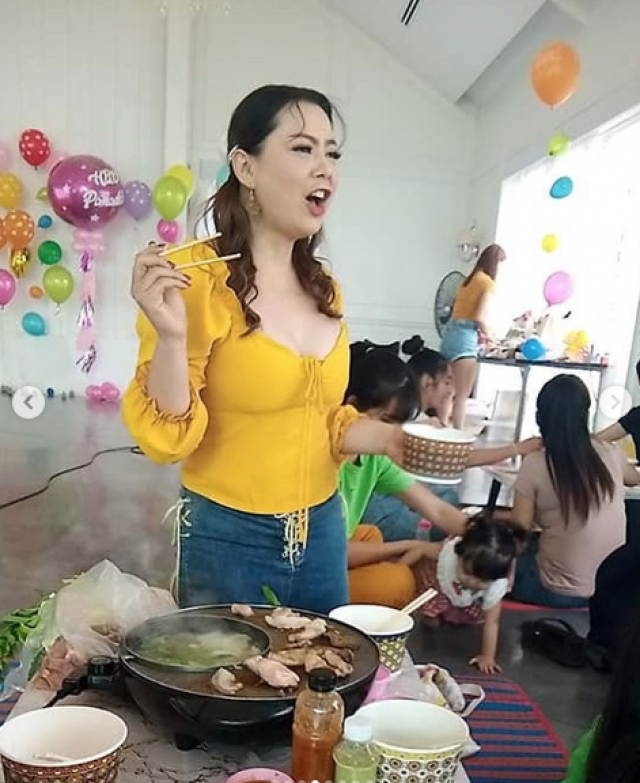 บุ๋ม ปนัดดา เผยความรู้สึก เมื่อได้ทานหมูกระทะครั้งแรกในชีวิต