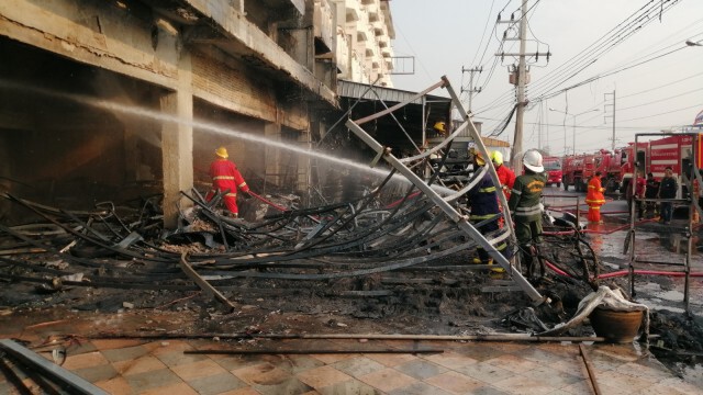ไฟไหม้อาคารพาณิชย์เก็บอะไหล่รถยนต์มือสองเสียหายสองคูหา