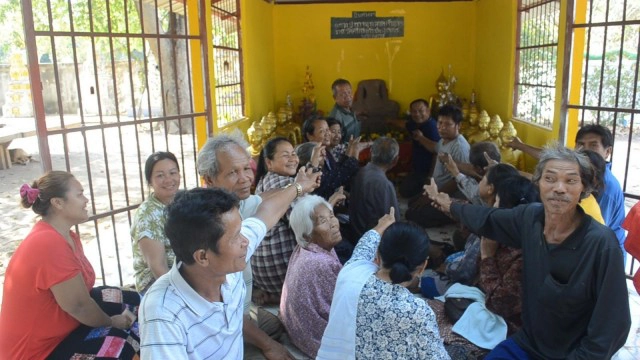 ชาวบ้านแตกตื่น! เจอพระพุทธรูปไร้เศียรโผล่กลางไร่มันสำปะหลัง