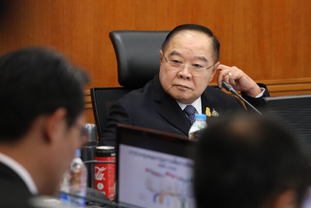 โยน "ปชป." กำหราบ "เทพไท" โจมตีรัฐบาล