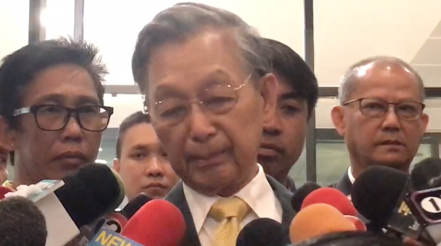 "ชวน" แนะลูกพรรคให้มีความอดทน เพราะตำแหน่งมีจำกัด
