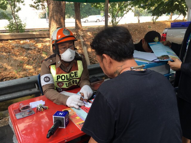 บก.จร.สุ่มตรวจรถบรรทุก 25 คัน พบเกินค่ามาตราฐาน 12 คัน
