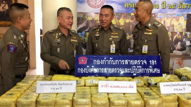 ตำรวจ 191 บุกรวบ 2 ขาใหญ่ เอเย่นค้ายา ย่านบางแค ยึดยาบ้า 1.6 ล้านเม็ด