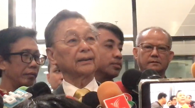 "ชวน" แนะลูกพรรคให้มีความอดทน เพราะตำแหน่งมีจำกัด
