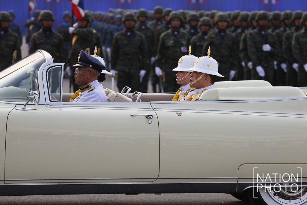 พระบาทสมเด็จพระเจ้าอยู่หัว เสด็จพระราชดำเนินในการพิธีสวนสนามถวายสัตย์ปฏิญาณของทหาร-ตํารวจ พระบาทสมเด็จพระเจ้าอยู่หัว เสด็จพระราชดำเนินในการพิธีสวนสนามถวายสัตย์ปฏิญาณของทหาร-ตํารวจ