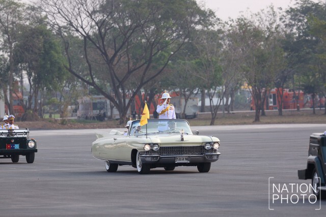 พระบาทสมเด็จพระเจ้าอยู่หัว เสด็จพระราชดำเนินในการพิธีสวนสนามถวายสัตย์ปฏิญาณของทหาร-ตํารวจ