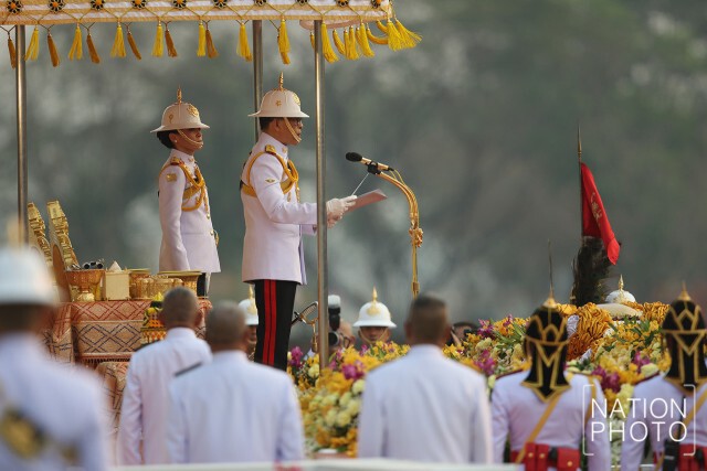 พระบาทสมเด็จพระเจ้าอยู่หัว เสด็จพระราชดำเนินในการพิธีสวนสนามถวายสัตย์ปฏิญาณของทหาร-ตํารวจ