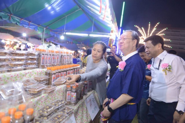 'สนธิรัตน์' ขับเคลื่อนมิติพลังงานสู่ชุมชนหนองจอก