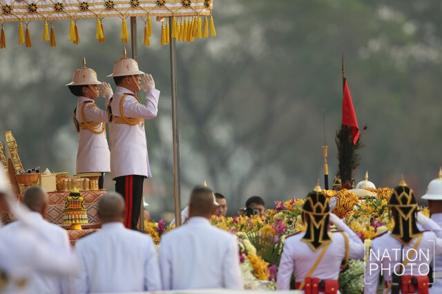 พระบาทสมเด็จพระเจ้าอยู่หัว เสด็จพระราชดำเนินในการพิธีสวนสนามถวายสัตย์ปฏิญาณของทหาร-ตํารวจ