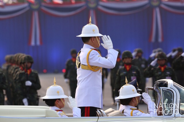 พระบาทสมเด็จพระเจ้าอยู่หัว เสด็จพระราชดำเนินในการพิธีสวนสนามถวายสัตย์ปฏิญาณของทหาร-ตํารวจ