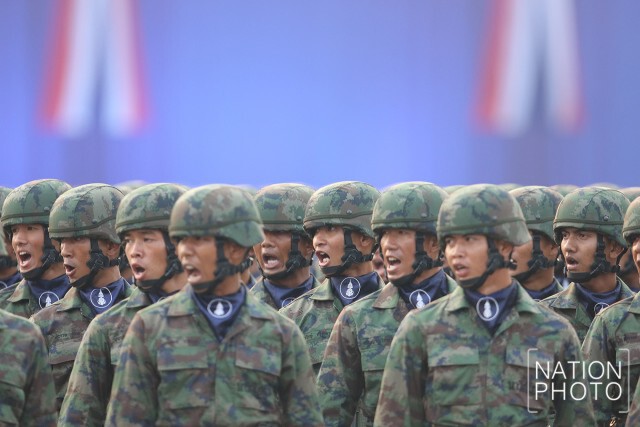 พระบาทสมเด็จพระเจ้าอยู่หัว เสด็จพระราชดำเนินในการพิธีสวนสนามถวายสัตย์ปฏิญาณของทหาร-ตํารวจ