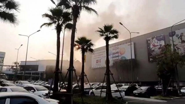 ไฟไหม้ปล่องระบายควันร้านปิ้งย่างญี่ปุ่น ห้างเมกาบางนา