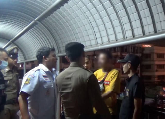 "หนุ่มเครียด" แฟนเก่าตามรังควานดื่มเหล้าย้อมใจจะกระโดดสะพานลอย