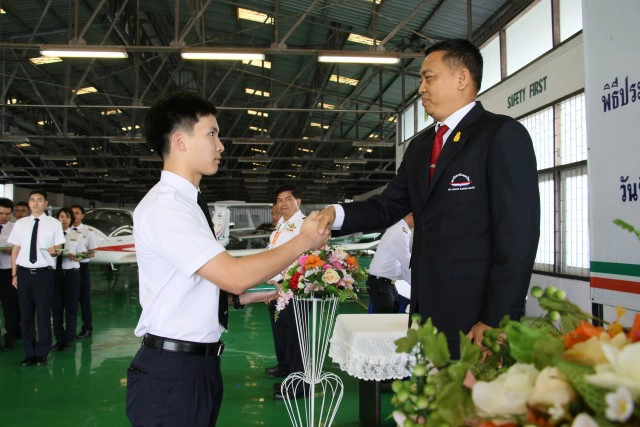 สบพ.จัดพิธีประดับเครื่องหมายนักบินพาณิชย์