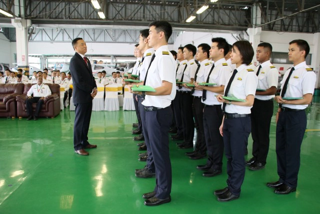 สบพ.จัดพิธีประดับเครื่องหมายนักบินพาณิชย์