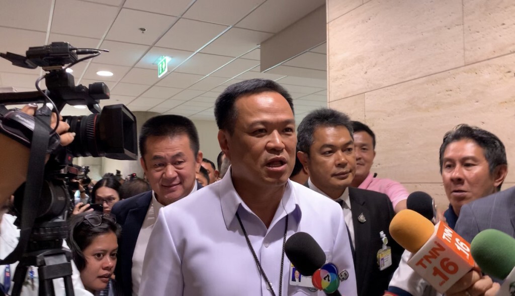 อนุทิน บอก ฉลอง ย้ำลืมบัตรแต่ไม่ได้เสียบบัตร อนุทิน บอก ฉลอง ย้ำลืมบัตรแต่ไม่ได้เสียบบัตร
