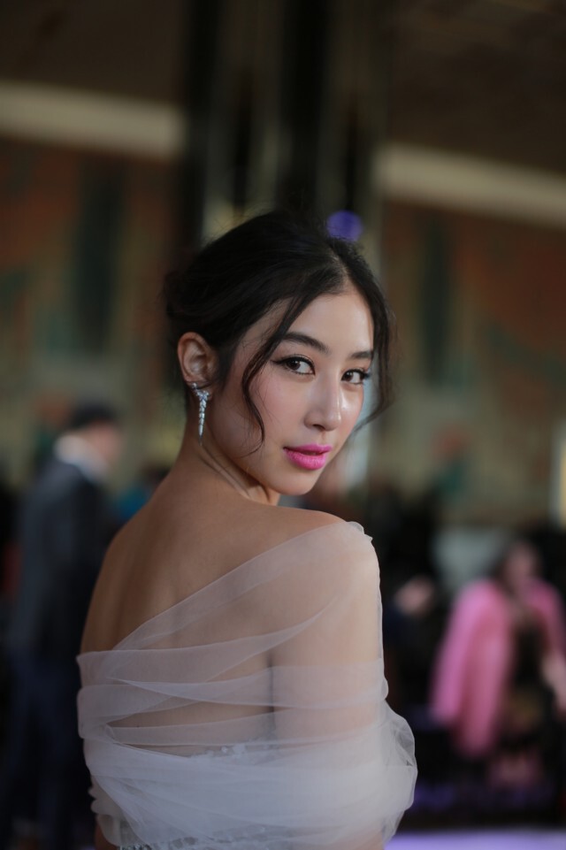 "ชมพู่  อารยา" สวย เรียบ หรู โอกูตูร์ขั้นสุดใน Paris Fashion Week 2020