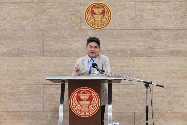 "เทพไท" ยัน ส.ส.ที่อยู่ในห้องประชุมเสียบบัตรเอง