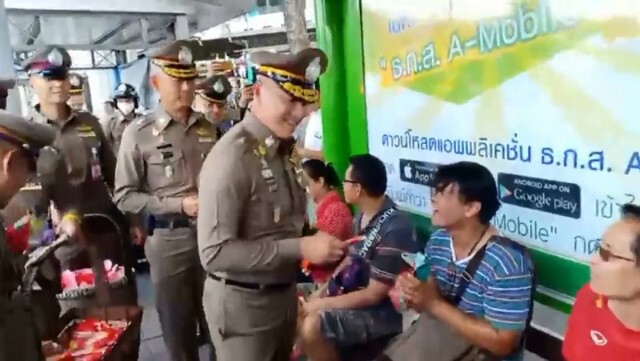 ผบช.น. แจกอั่งเปา ตรุษจีน "หน้ากากกันฝุ่น pm 2.5"
