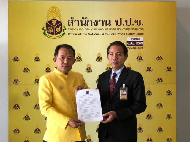 ศรีสุวรรณ ร้อง ป.ป.ช. ปม 4 ส.ส. เสียบบัตรแทนกัน