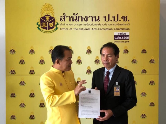 ศรีสุวรรณ ร้อง ป.ป.ช. ปม 4 ส.ส. เสียบบัตรแทนกัน