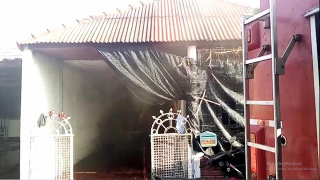 เกิดเหตุเพลิงไหม้ หนุ่มนักศึกษาหลับในบ้าน หวิดดับ