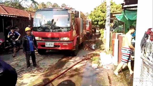 เกิดเหตุเพลิงไหม้ หนุ่มนักศึกษาหลับในบ้าน หวิดดับ