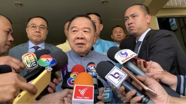 ประวิตร ยันสัมพันธ์ นายกฯ ยังดี คุยทุกเรื่อง ขอสื่อเลิกถาม